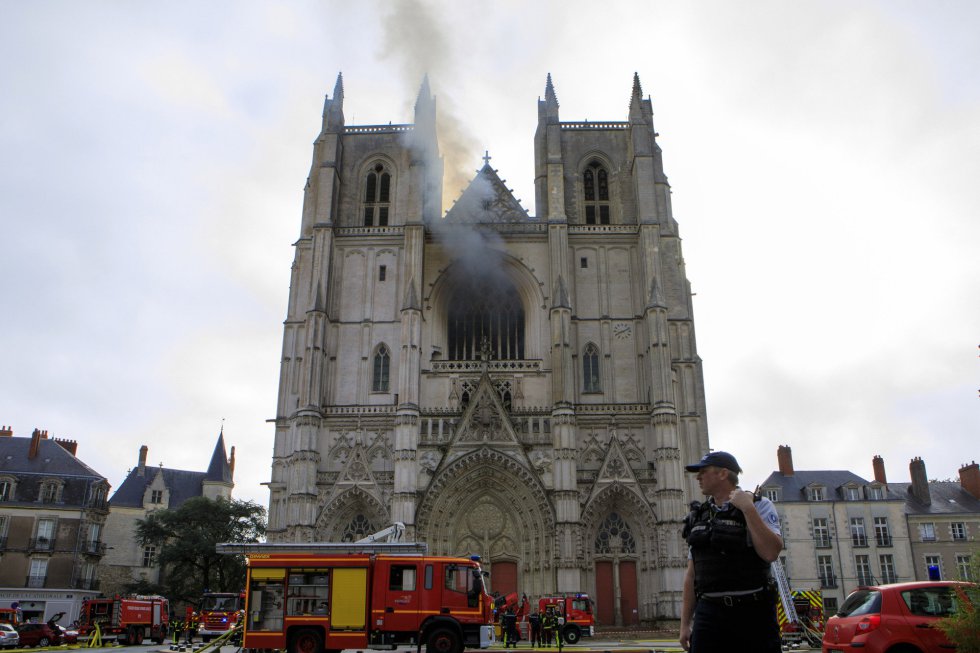 Un incendio en la catedral de Nantes reaviva el triste recuerdo de Notre Dame