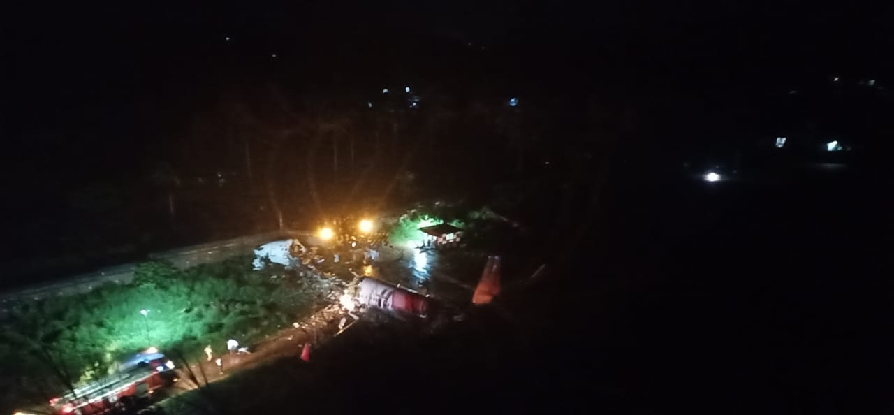 Un avión de Air India con más de un centenar de pasajeros a bordo se estrella al aterrizar