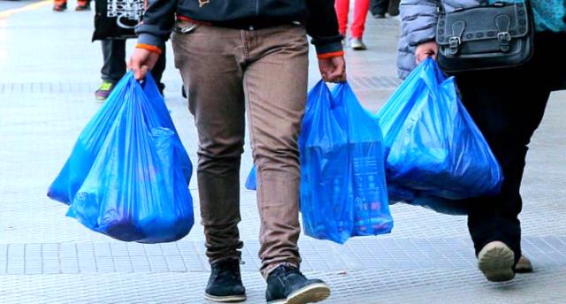 Comercios de Chile dicen adiós a las bolsas plásticas