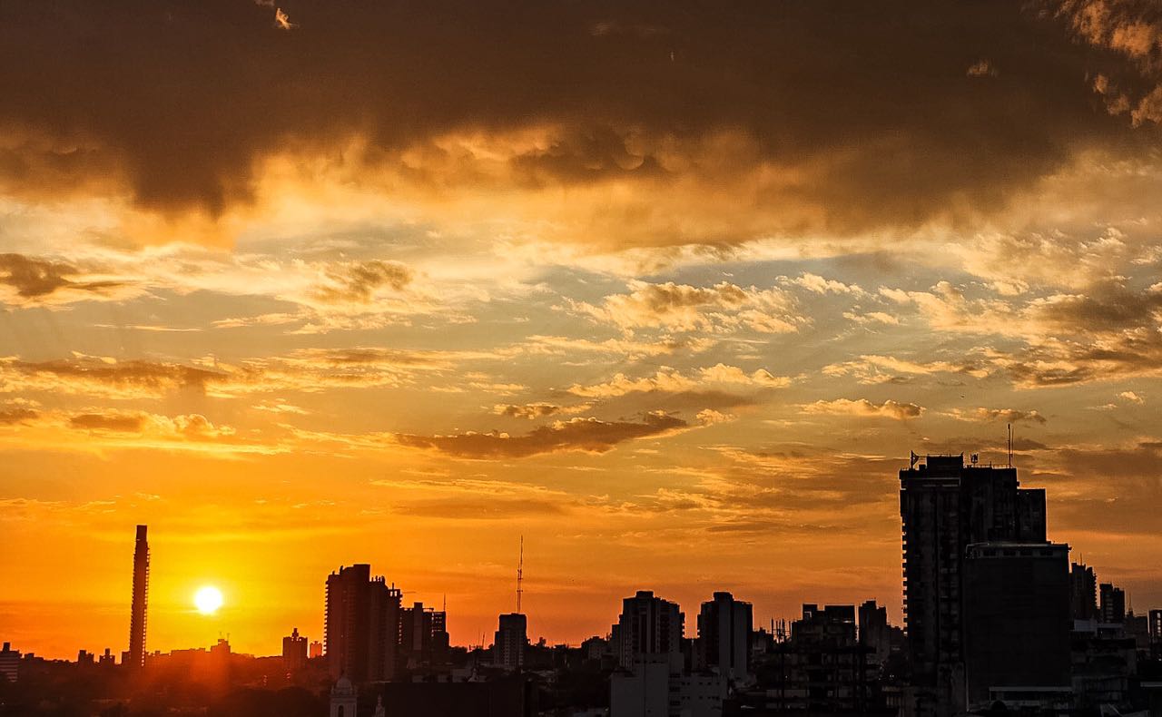 Meteorología anuncia clima fresco a cálido con precipitaciones dispersas para este sábado