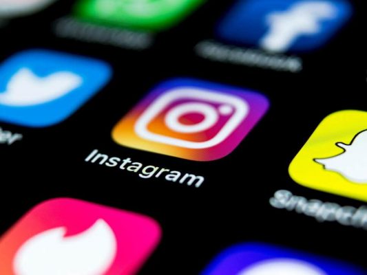 El algoritmo de Instagram prioriza a las fotos con poca ropa, según estudio