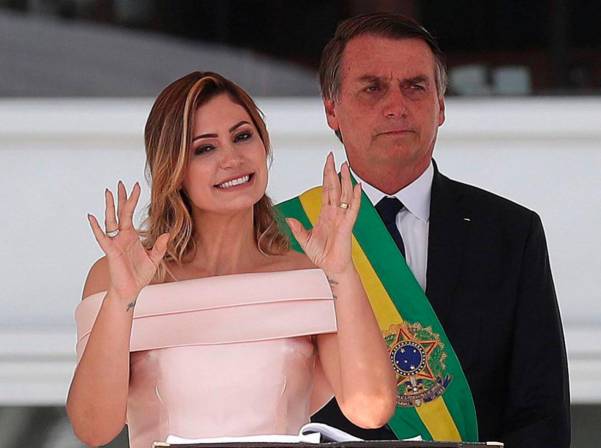 Primera dama de Brasil da negativo para COVID-19, tras contagio de Bolsonaro