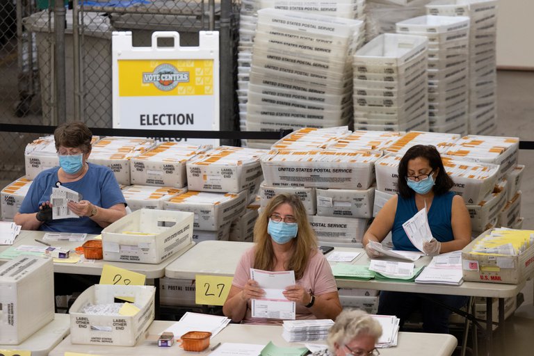 Día de elecciones en el estado más grande de EEUU: 22 millones de votantes y mucho temor a que haya violencia