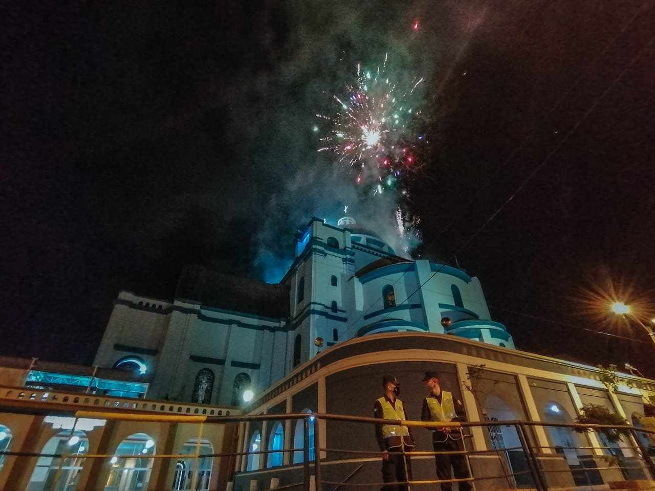 ¡Es tu pueblo, Virgen Pura!: Con fuegos artificiales y devoción reciben el Día de la Virgen de Caacupé