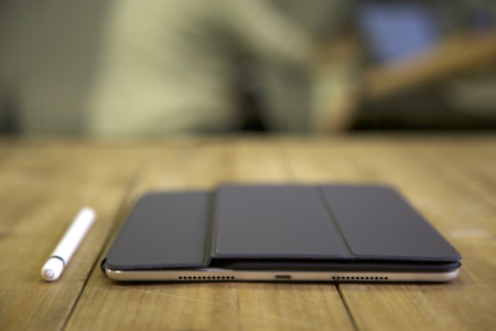 Apple lanza iPad compatible con lápiz digital a precio reducido para escuelas