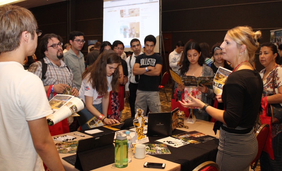 Jóvenes podrán informarse sobre oportunidades de estudios en EE.UU