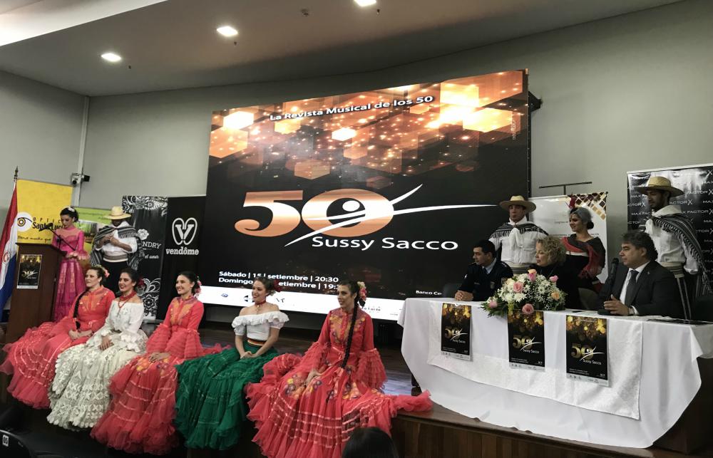 Sussy Sacco celebra 50 años de labor con una revista musica