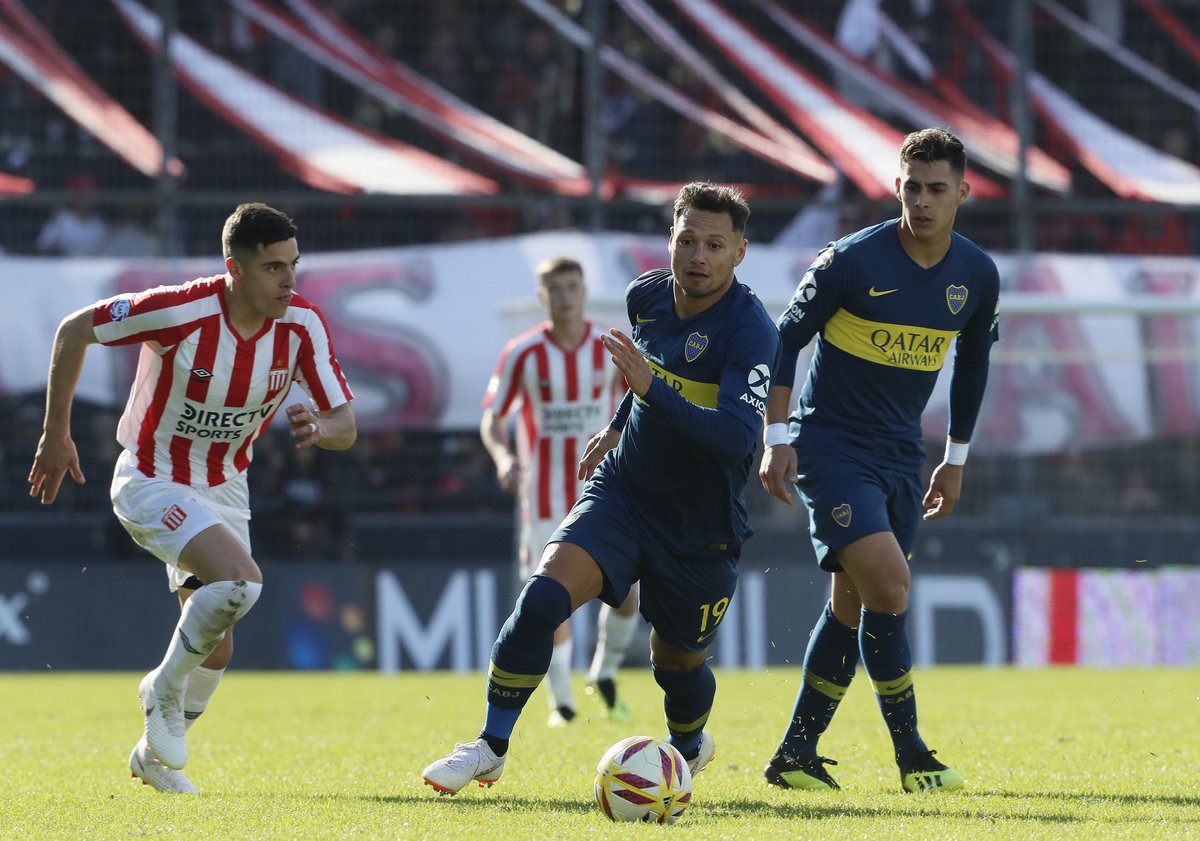 Estudiantes deja sin invicto a Boca en la Superliga