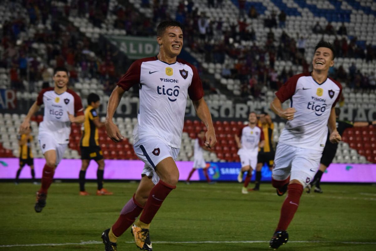 Cerro goleó a Guaraní y busca meterse en la pelea por el Apertura