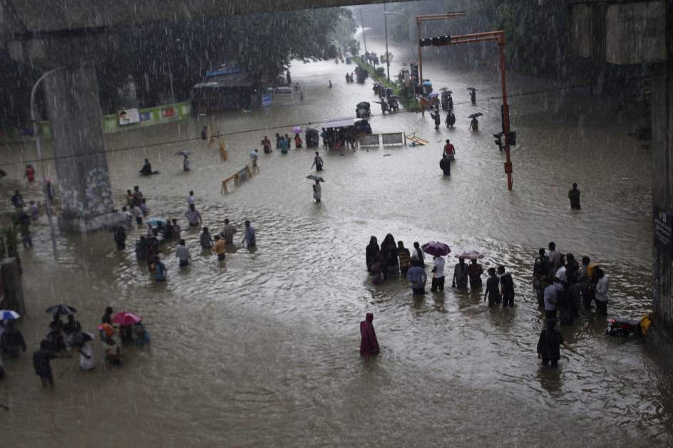 Aumentan a 150 los muertos por lluvias en el norte de la India