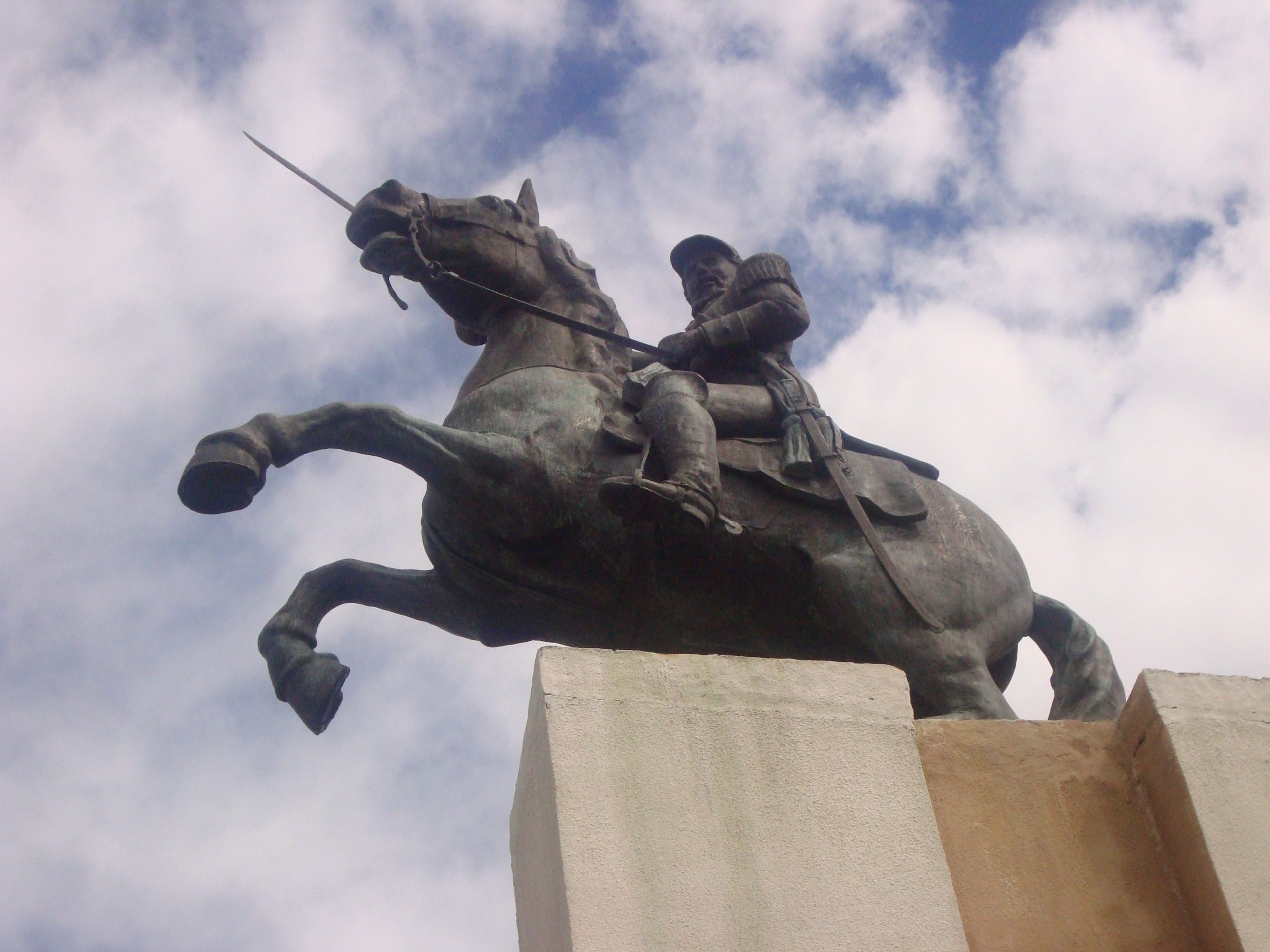 Hoy es el Día de los Héroes en honor al Mcal. Francisco S. López