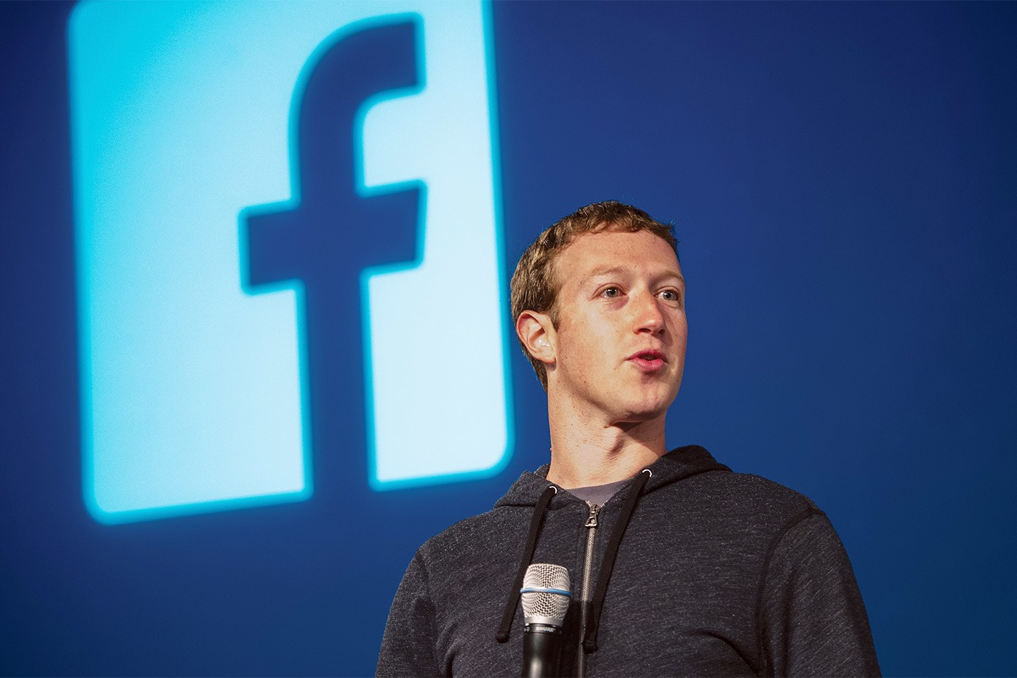 Zuckerberg quiere en 2018 proteger a usuarios de Facebook de ataques y abusos