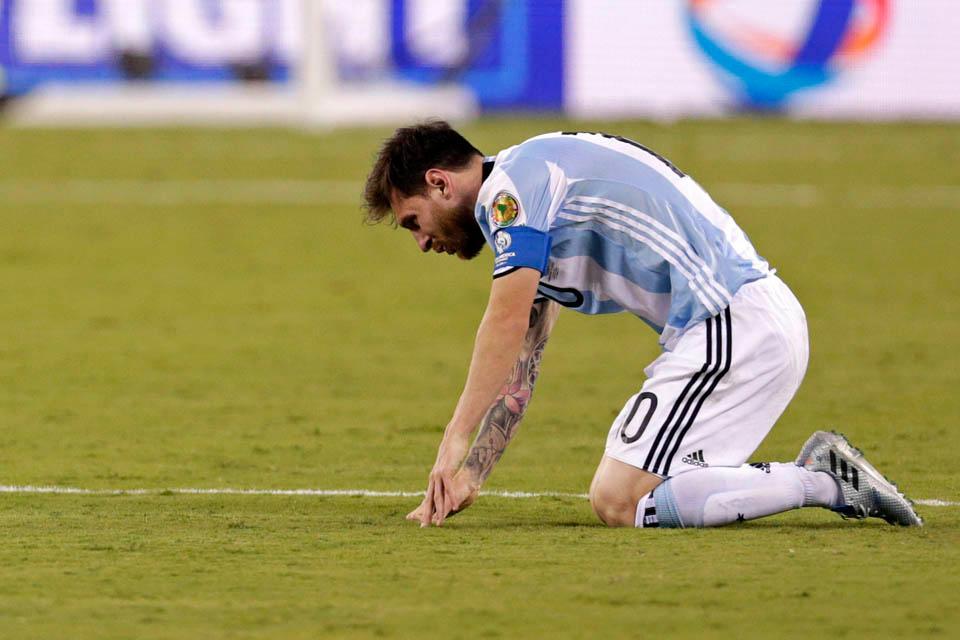 Maradona: «No pretendamos que Messi gane la Copa él solo»