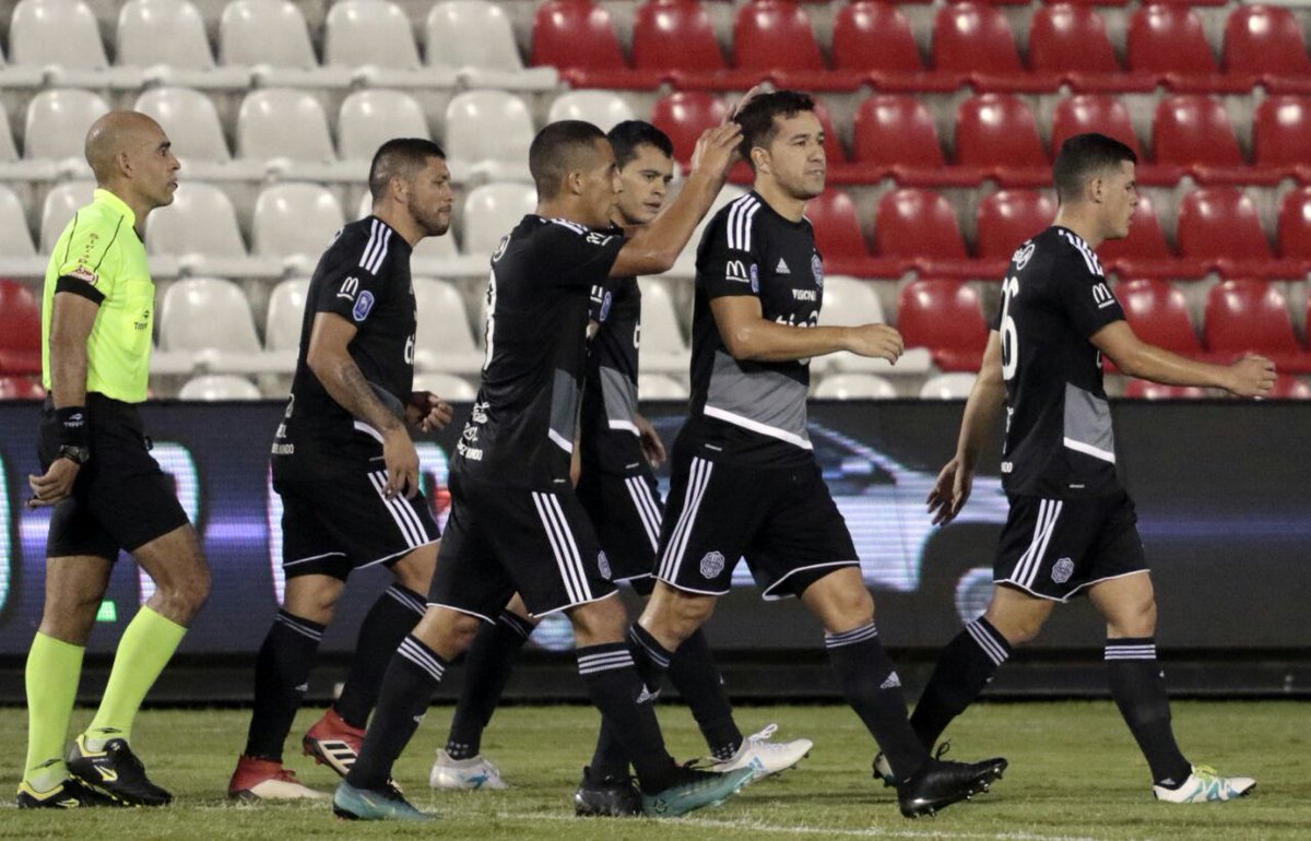 Olimpia se aleja y consolida como único líder