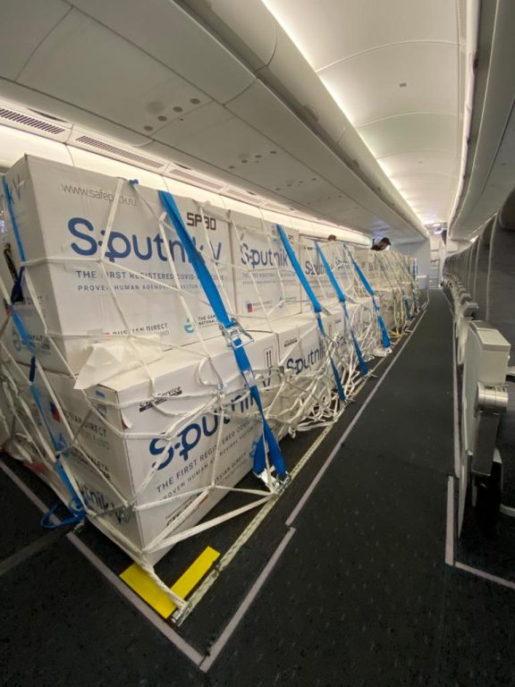 Argentina recibe el cuarto vuelo con 400.000 dosis de la vacuna Sputnik V