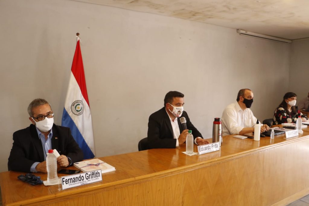 El 95% de las instituciones educativas está en condiciones para el retorno a clases presenciales, reafirma Petta