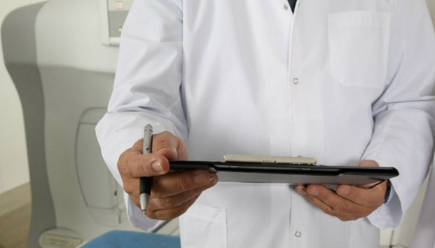 Un joven de 19 años se hizo pasar por médico y atendió a pacientes de COVID-19 en Argentina