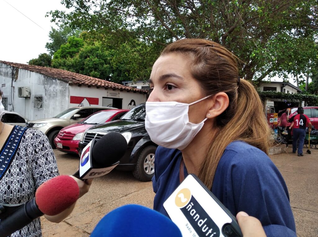 Médica pide mayor control para vacunar a adultos mayores: “Van a querer filtrarse los correlies”
