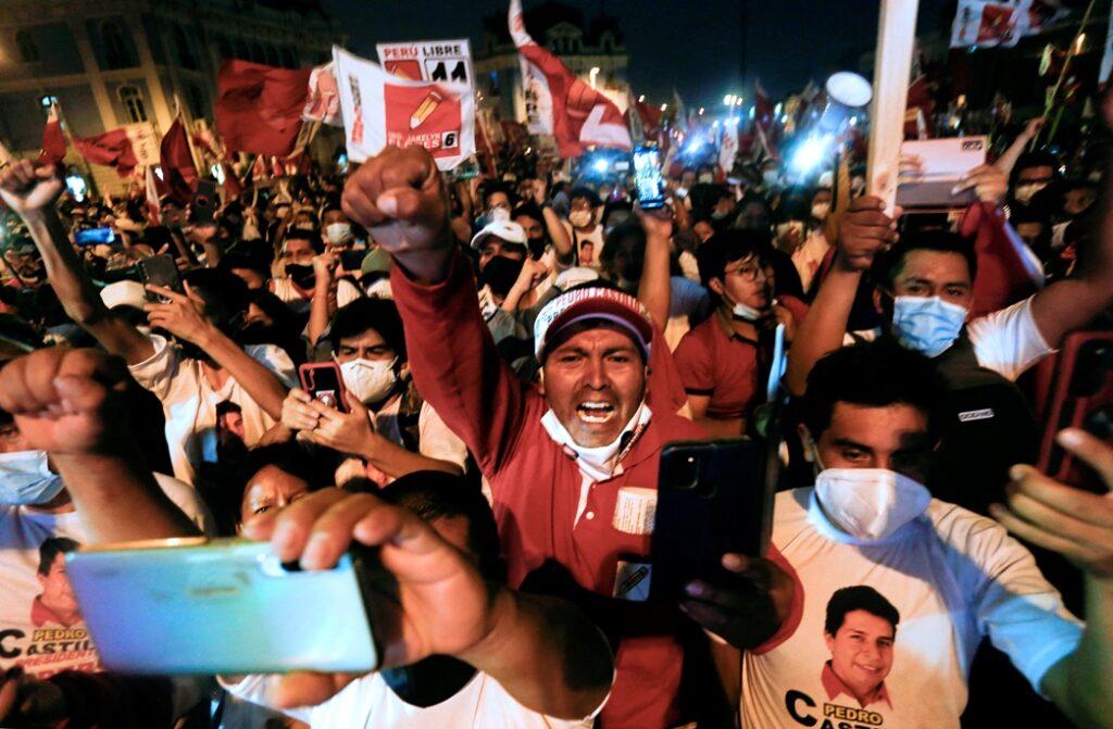 Perú elige presidente y Congreso en comicios condicionados por el coronavirus