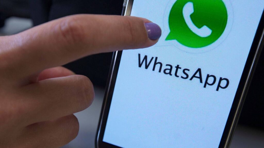 Advierten de un nuevo método de hackeo de WhatsApp a través de supuestos SMS de amigos