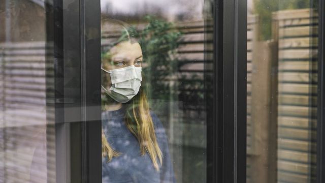 Científicos advierten de un «tsunami cerebral» causado por el coronavirus