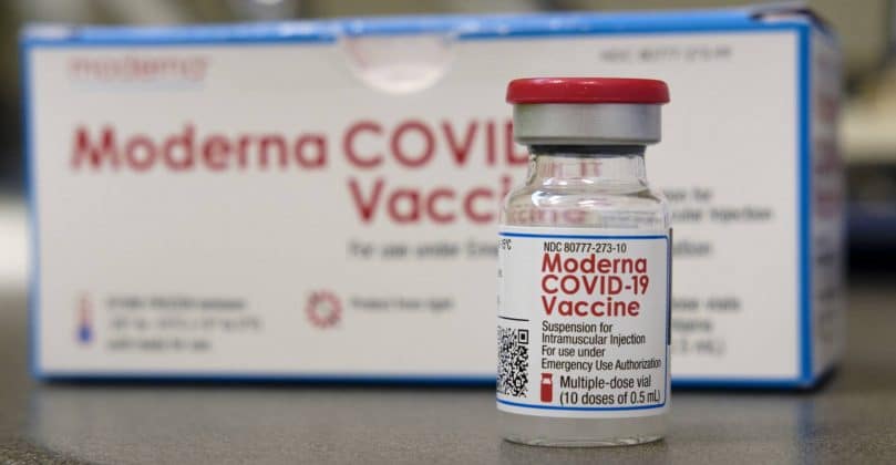 Moderna está desarrollando una vacuna de una sola dosis de refuerzo contra el COVID-19 y la gripe