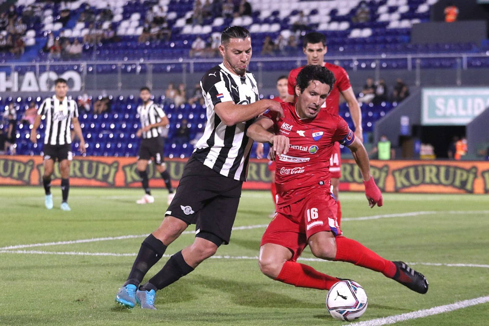 Nacional venció 2-1 a Libertad en el Defensores del Chaco