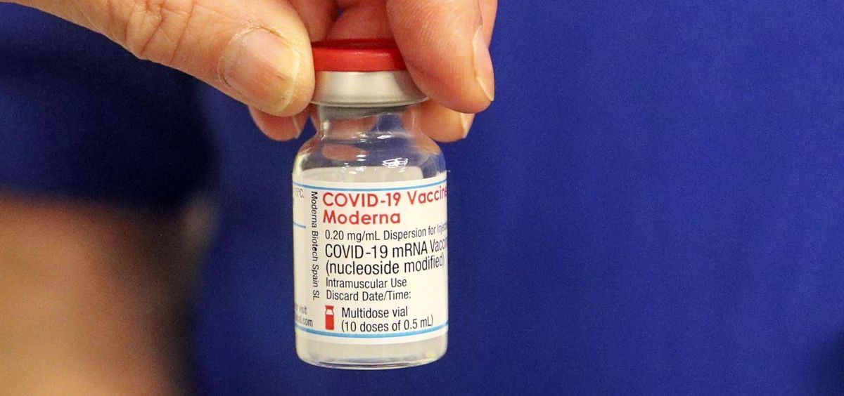 Moderna evalúa el hipotético desarrollo de una vacuna contra la variante Ómicron del COVID