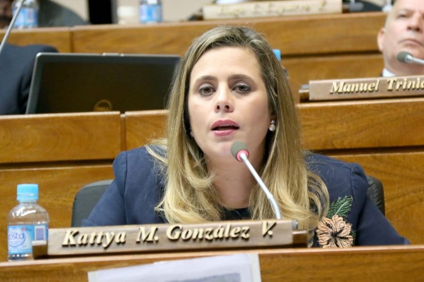 «Soy la candidata más popular de la oposición», dice Kattya González