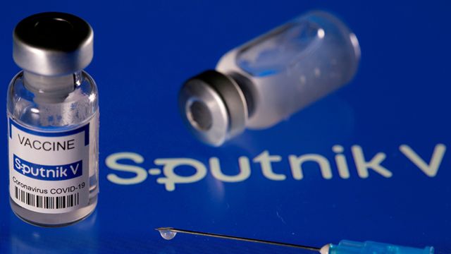 El director del centro que desarrolló Sputnik V advierte que ómicron no será el fin de la pandemia