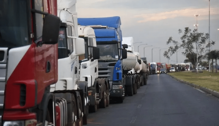 Camioneros se reunirán para decidir si se llevará a cabo movilización del lunes