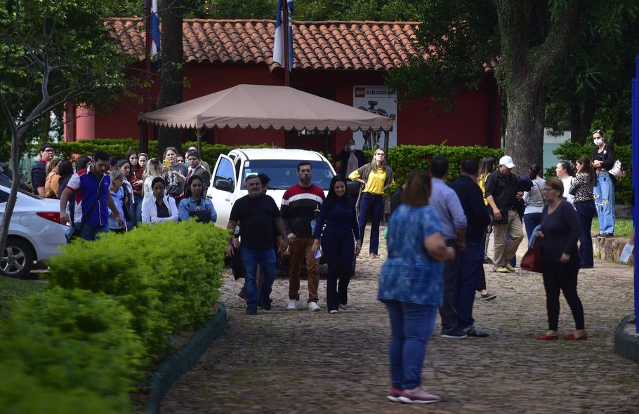 Colegio de Lambaré aún no accedió a nombres de presuntos autores de abuso, denuncia abogado