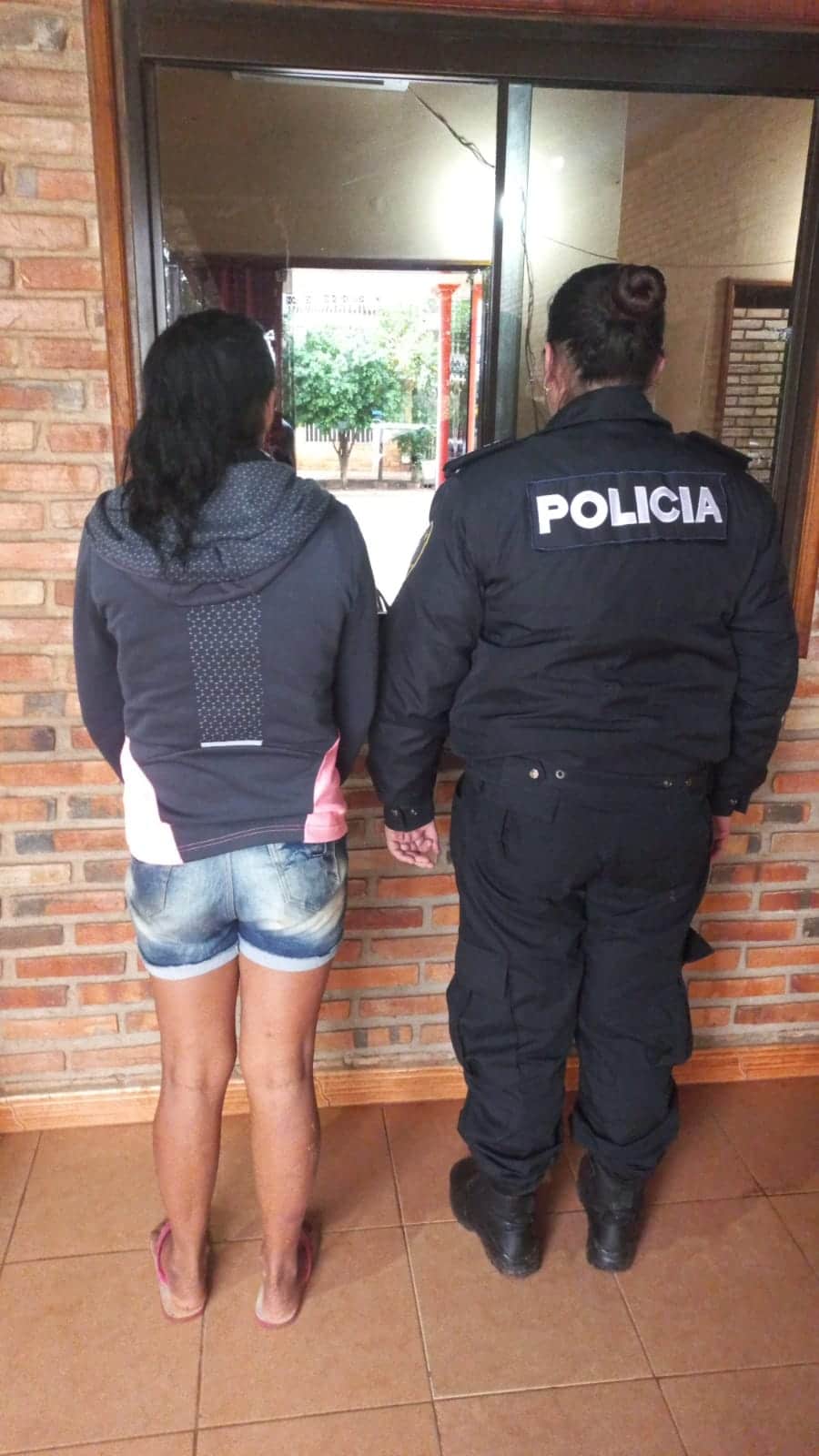 Detienen a una mujer que habría macheteado a su pareja en San Pedro del Paraná