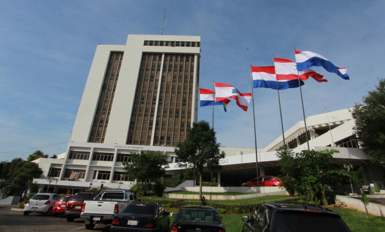 Planilla de funcionarios de Municipalidad de Asunción estaba guardada «bajo 7 candados», afirman