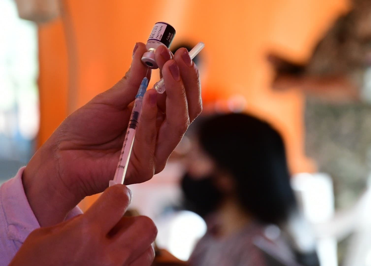 Cuarta dosis de la vacuna anticovid debe aplicarse en un intervalo de 4 meses, indican
