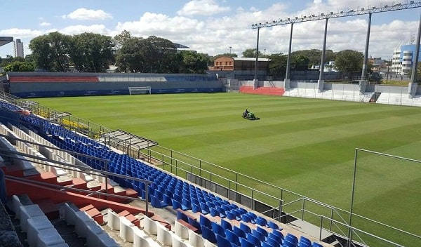 Nacional y Guaraní se enfrentan esta tarde en el Arsenio Erico