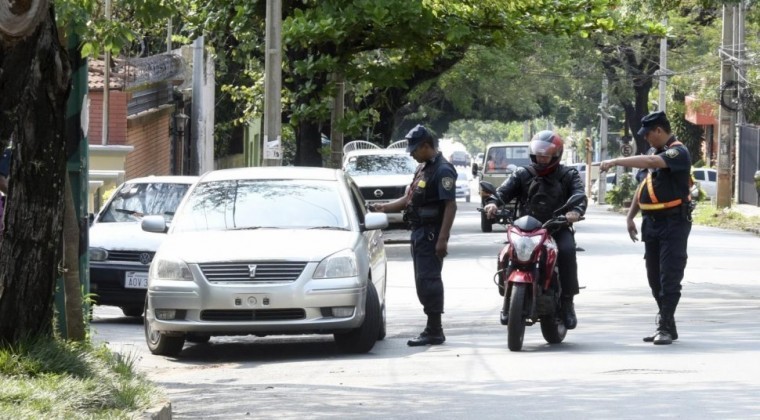 Dos patrulleras y con 15 agentes en adelante: así deben ser las barreras policiales 