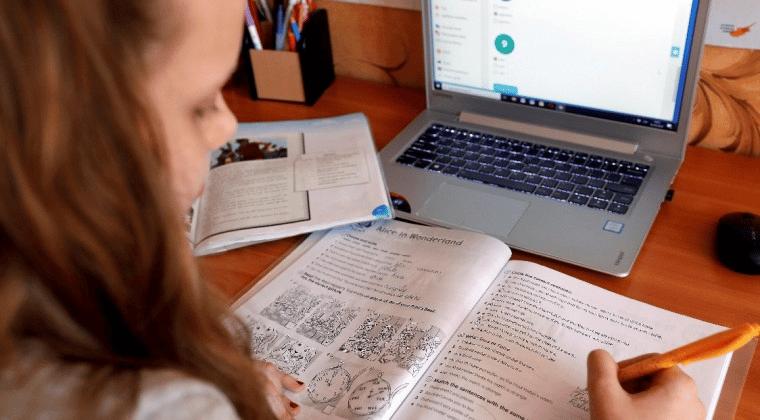 Padres protestan por clases virtuales: «No tenemos con quien dejar a nuestros hijos»