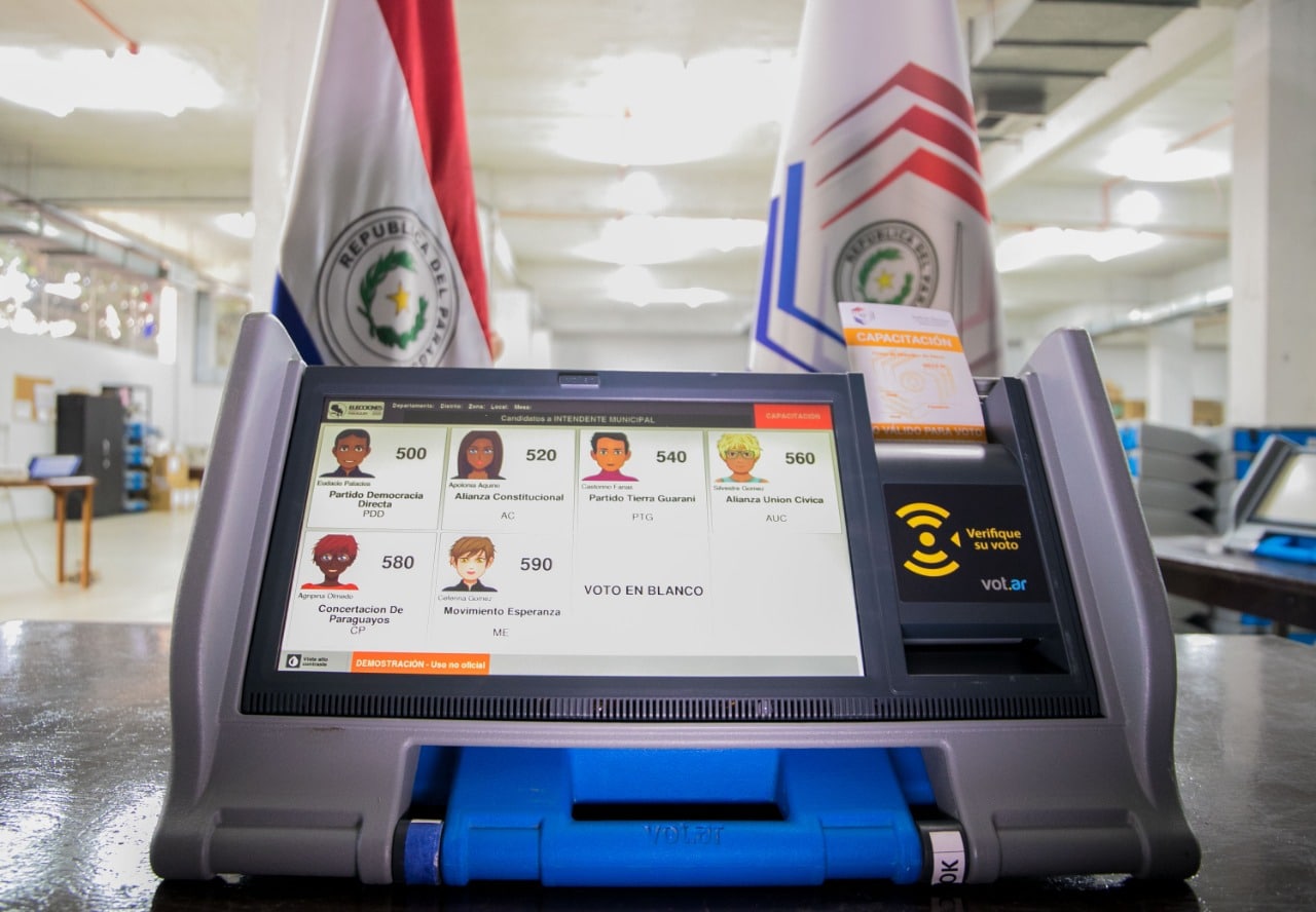 Máquinas de votación adjudicadas por el TSJE cuentan con la aprobación de DNCP, asegura Bestard
