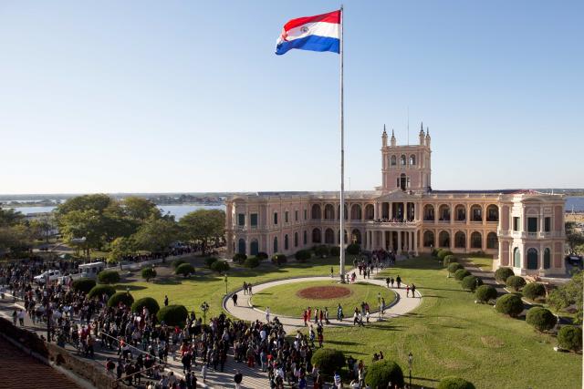 El estado paraguayo necesita una reforma en la gestión y no en la constitución, afirma politólogo