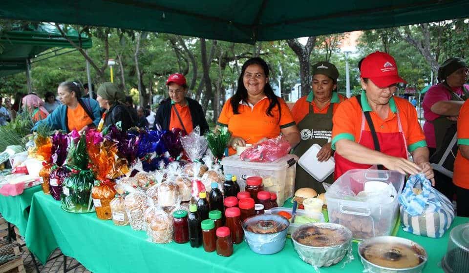 Mujeres emprendedoras harán feria agropecuaria este jueves frente a la sede del Min. de la Mujer