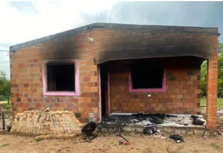 Hombre amenazó a su expareja antes de quemar su casa en Emboscada