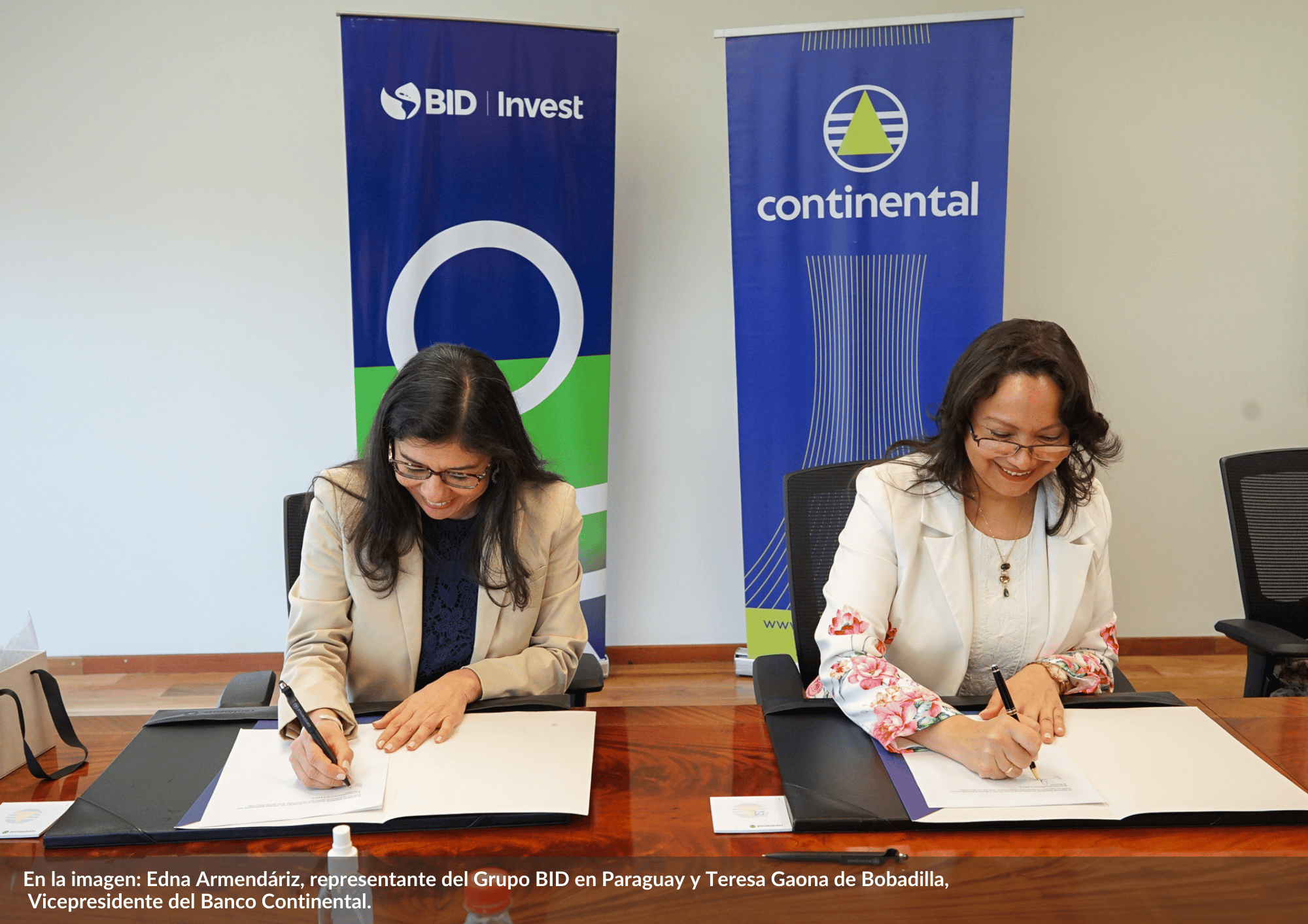 En la imagen: Edna Armendáriz, representante del Grupo BID en Paraguay y Teresa Gaona de Bobadilla Vicepresidente del Banco Continental.