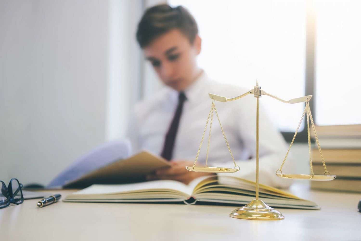 «Manual de Derechos Reales» una manera fácil de comenzar a leer sobre derecho