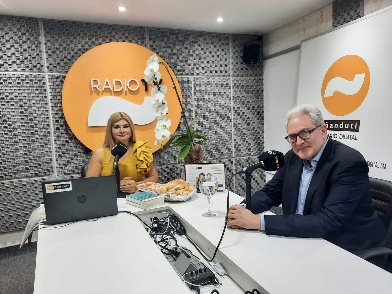 Ricardo Scavone sobre su trabajo como diplomático y sus creaciones literarias