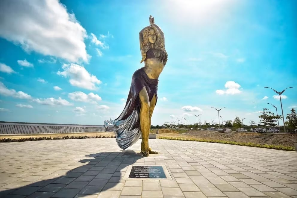 Inauguran estatua en homenaje a Shakira en Barranquilla