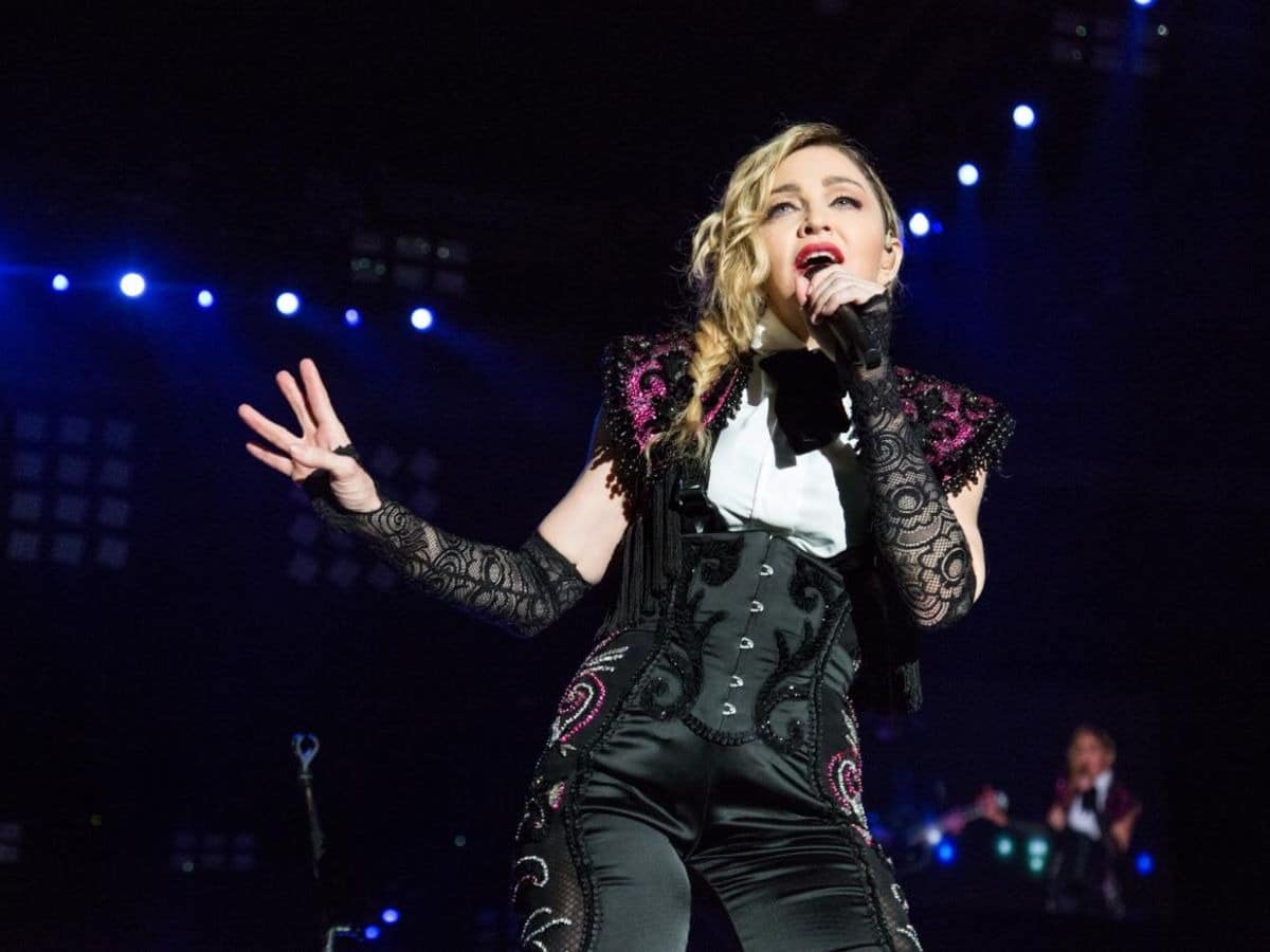 Fans demandan a Madonna por iniciar tarde su concierto en Brooklyn