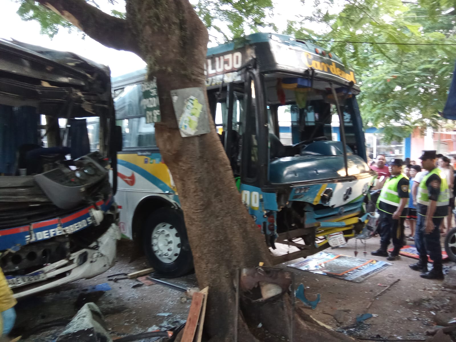 Choque Entre Buses En It Dej Heridos Cuatro De Ellos Siguen Internados