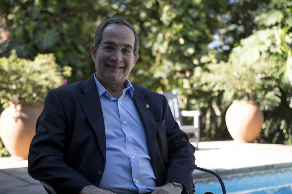 Burt plantea fomentar la construcción de estacionamientos, pero de manera “integrada”