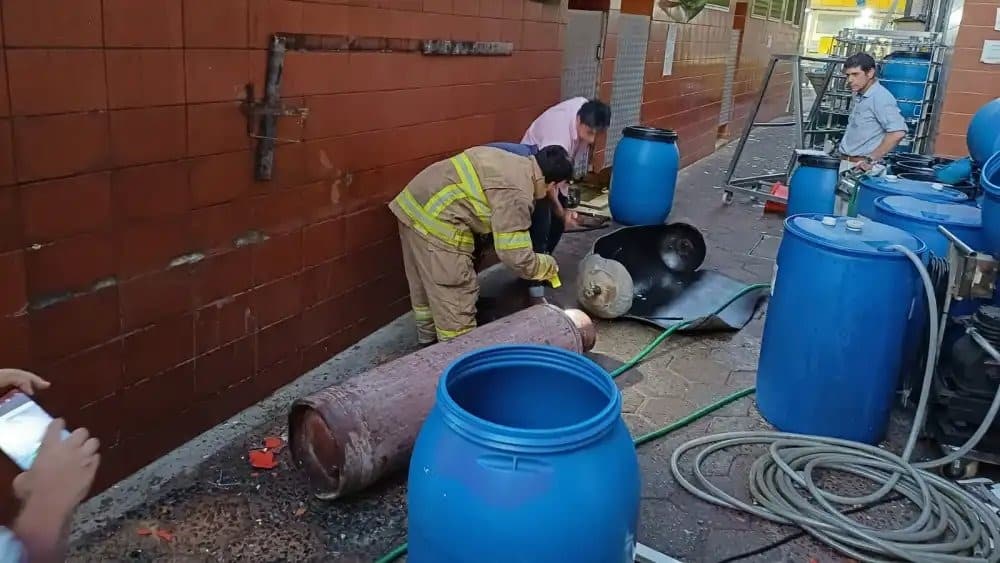El amoniaco produce quemaduras por doble acción: por congelamiento y por quemadura química